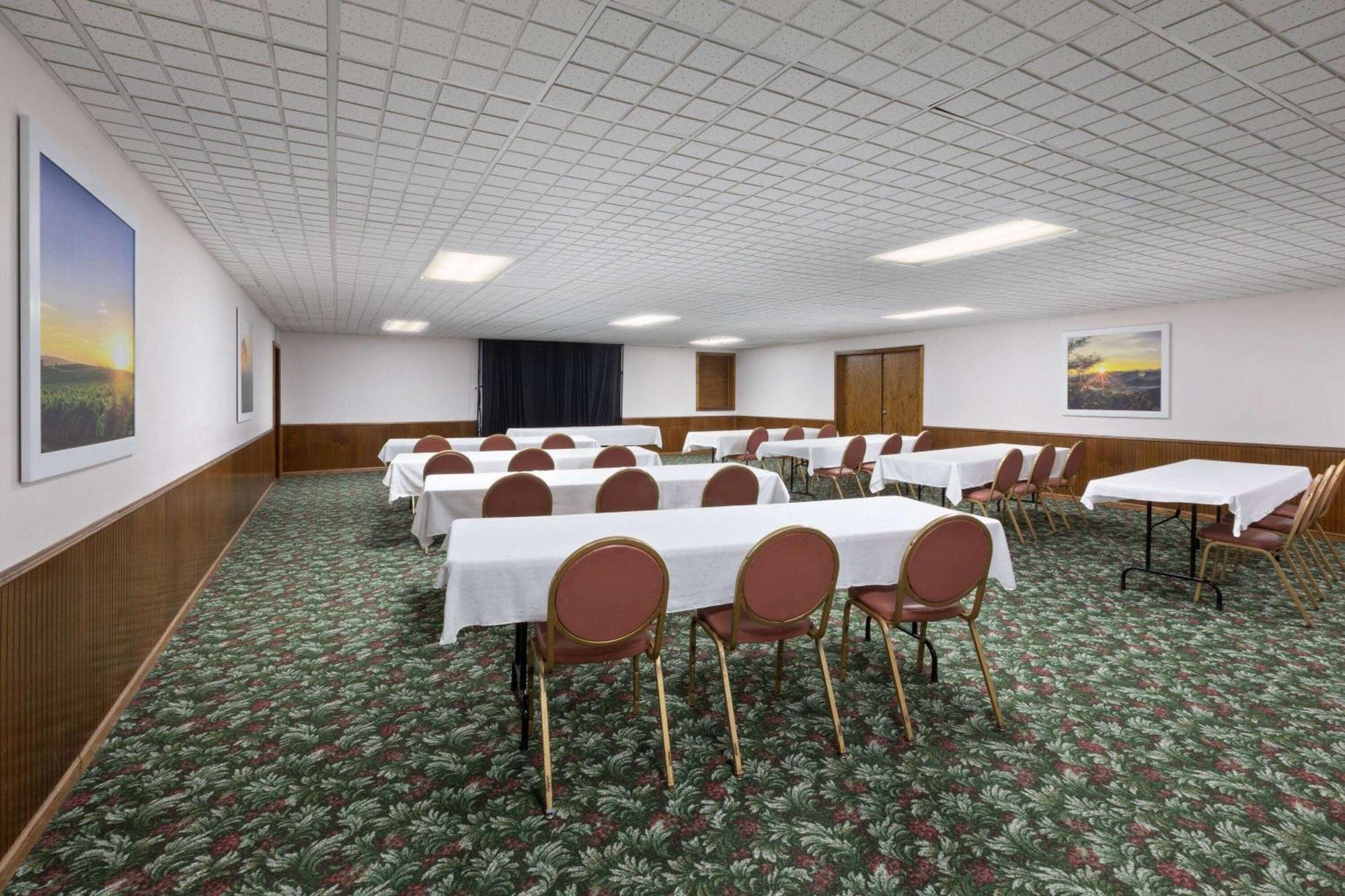 Days Inn By Wyndham Hutchinson Exterior foto